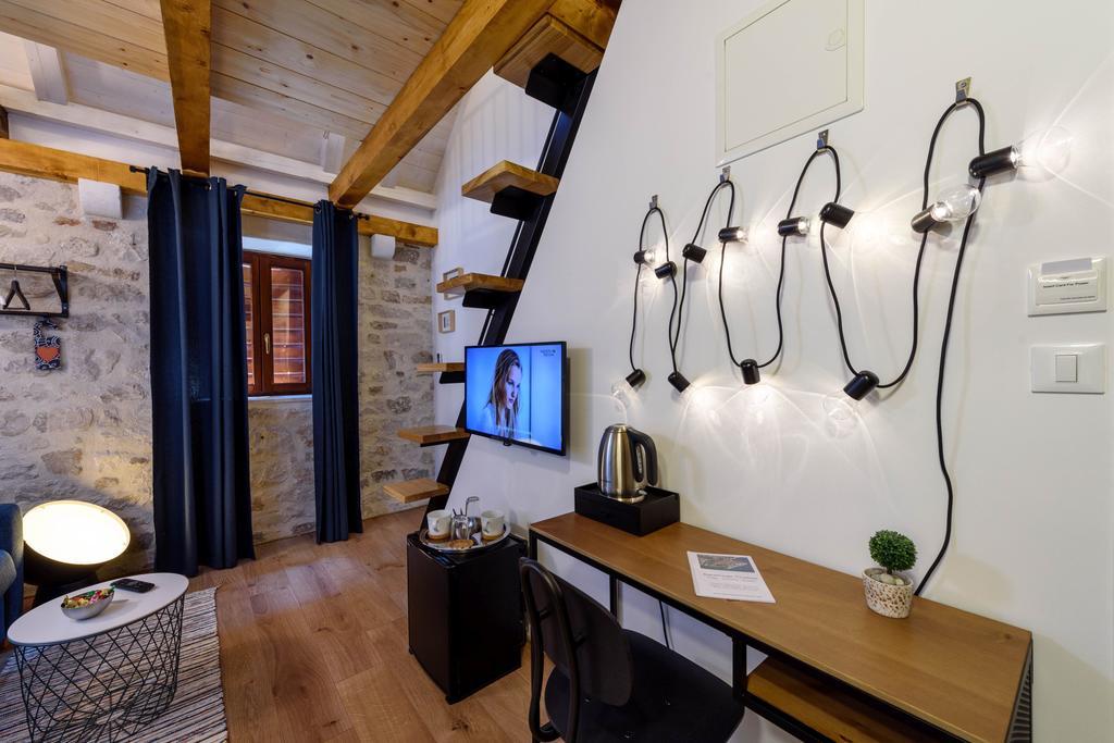 Apartments & Rooms Tiramola - Old Town تروغير المظهر الخارجي الصورة