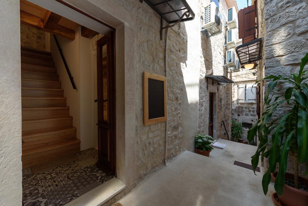 Apartments & Rooms Tiramola - Old Town تروغير المظهر الخارجي الصورة