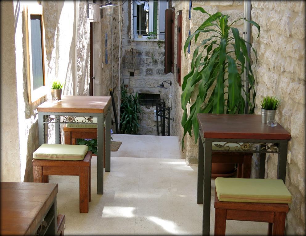 Apartments & Rooms Tiramola - Old Town تروغير المظهر الخارجي الصورة